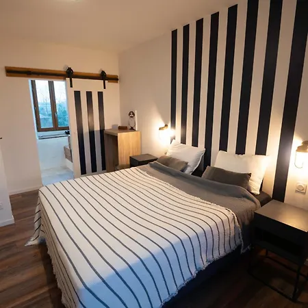 Ferme Du Ru Paisible Bed & Breakfast 3*